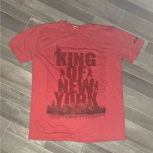 NEWSIES THE MUSICAL - KING OF NEW YORK RED Men’s XL T-SHIRT